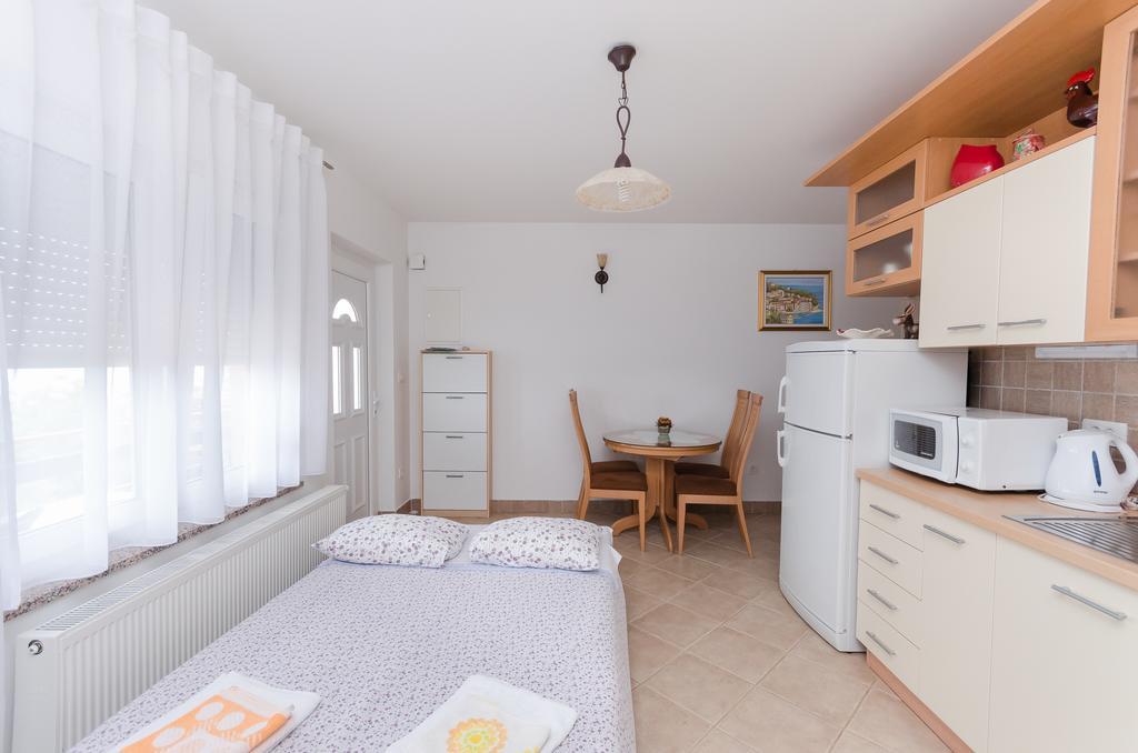 Apartment Zorka Medveja Exterior photo